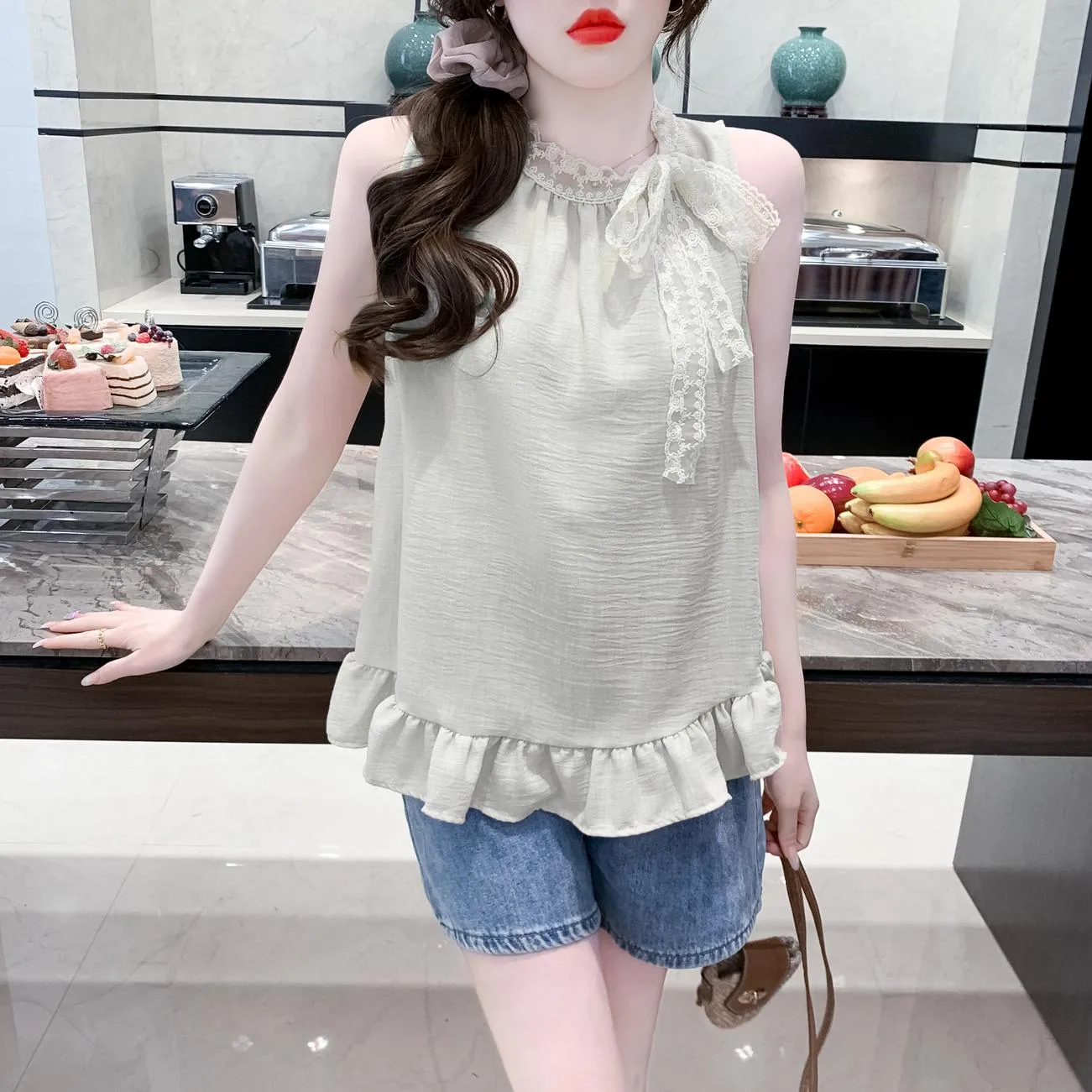 Chic French Style Ruffle Neckline Blouse in Soft Cotton-Linen Blend