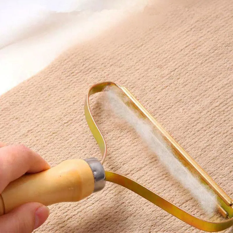 Portable clothes fluff brush