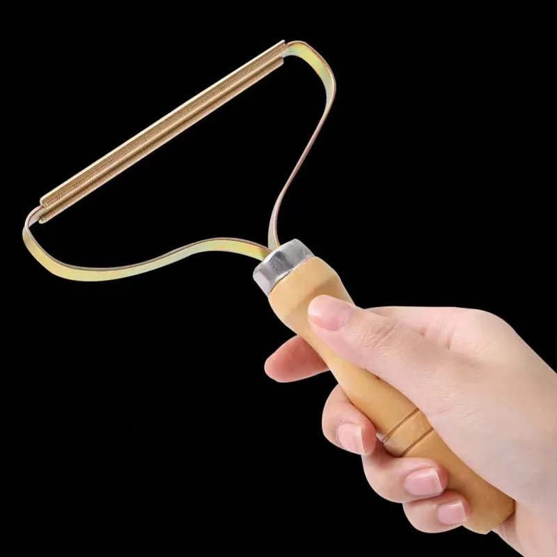 Portable clothes fluff brush