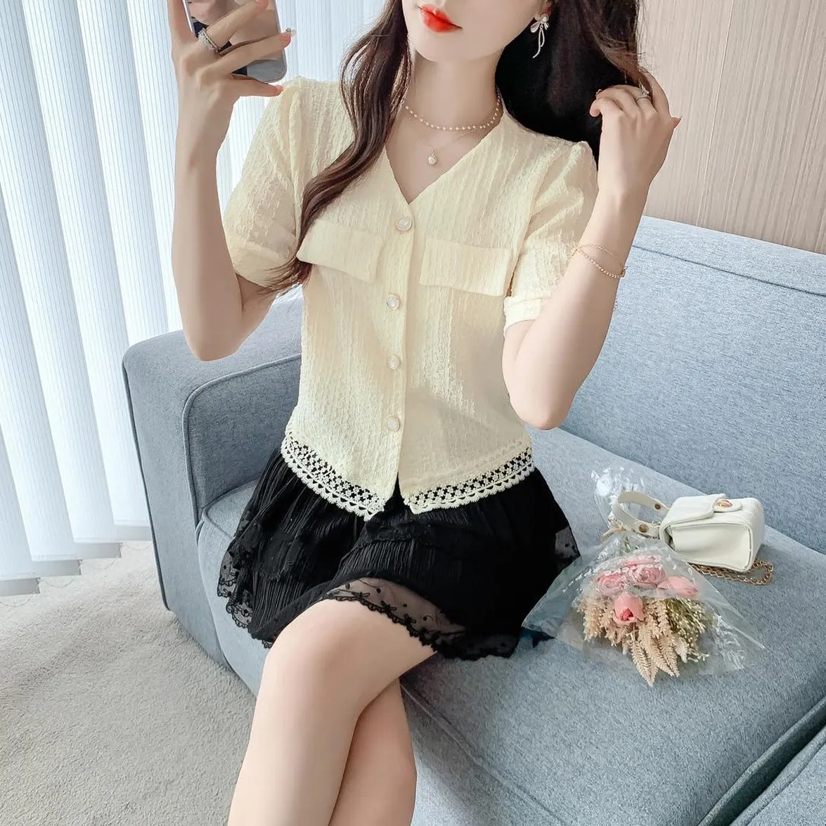 Relaxed-fit Women's Blouse Featuring Flap Pocket and Lace Trim