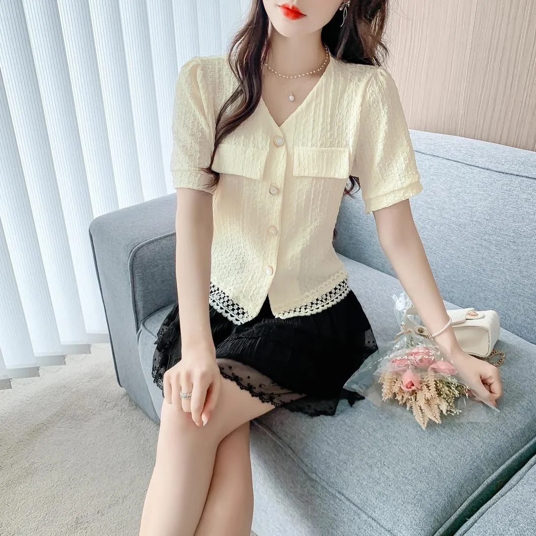 Relaxed-fit Women's Blouse Featuring Flap Pocket and Lace Trim