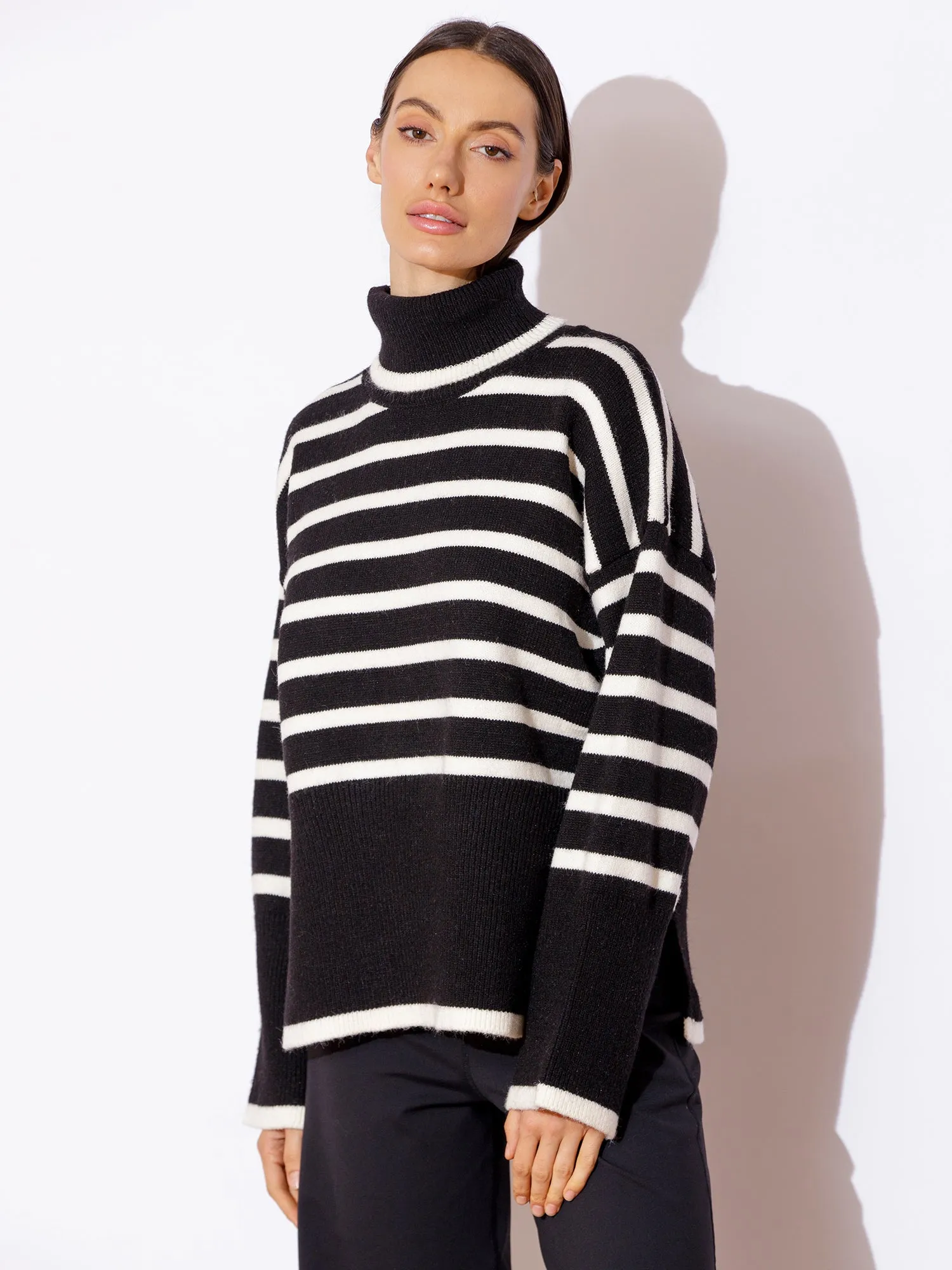 RELAXED STRIPED TURTLENECK SWEATER, BLACK/WHITE