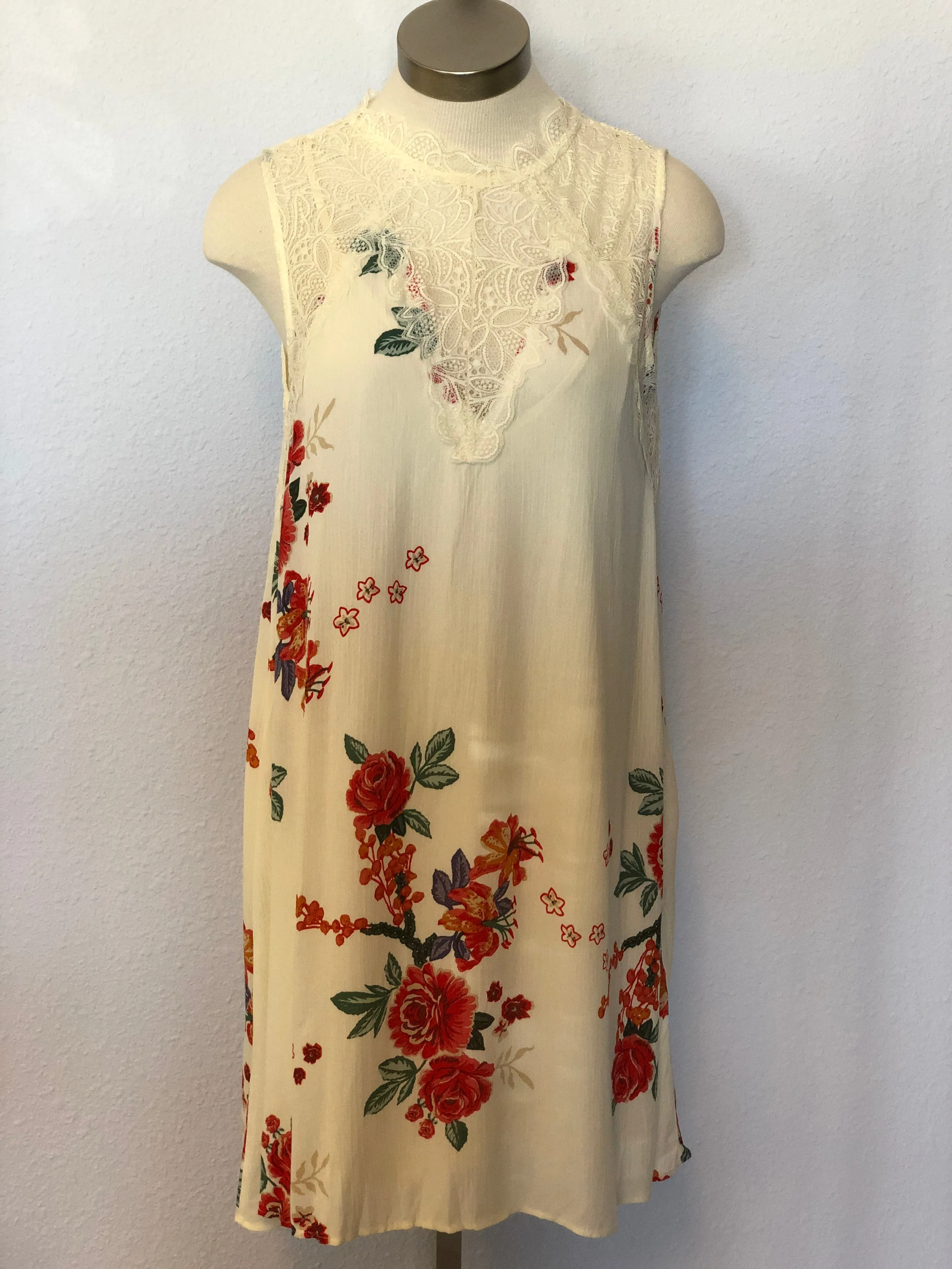 SLEEVELESS WOVEN FLORAL DRESS
