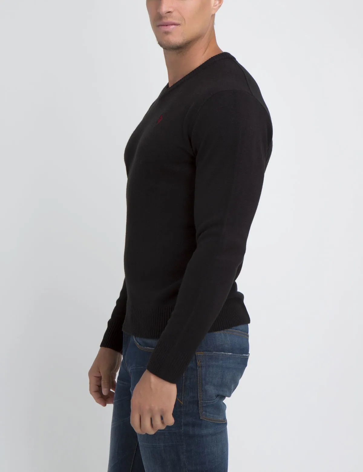 SOFT V-NECK SWEATER