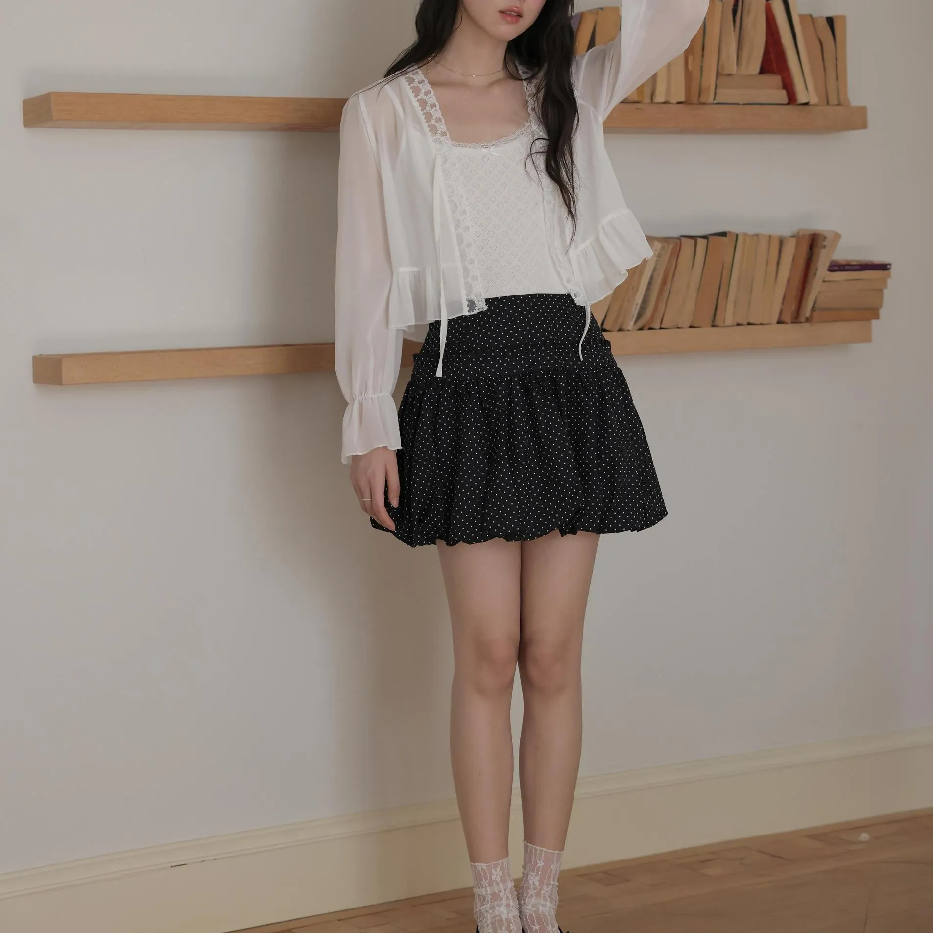 Sweet Cropped Blouse in Chiffon with Lace Trim and Versatile Style
