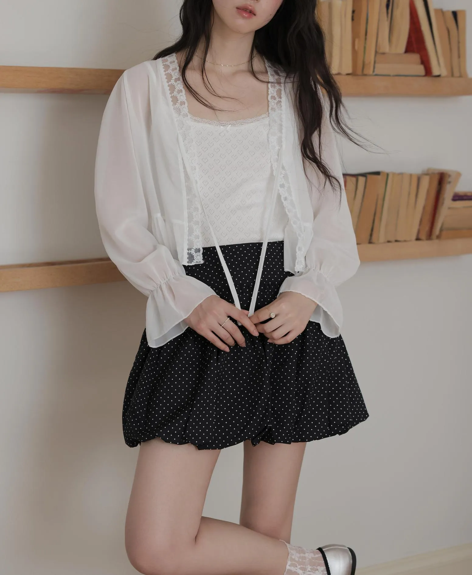 Sweet Cropped Blouse in Chiffon with Lace Trim and Versatile Style