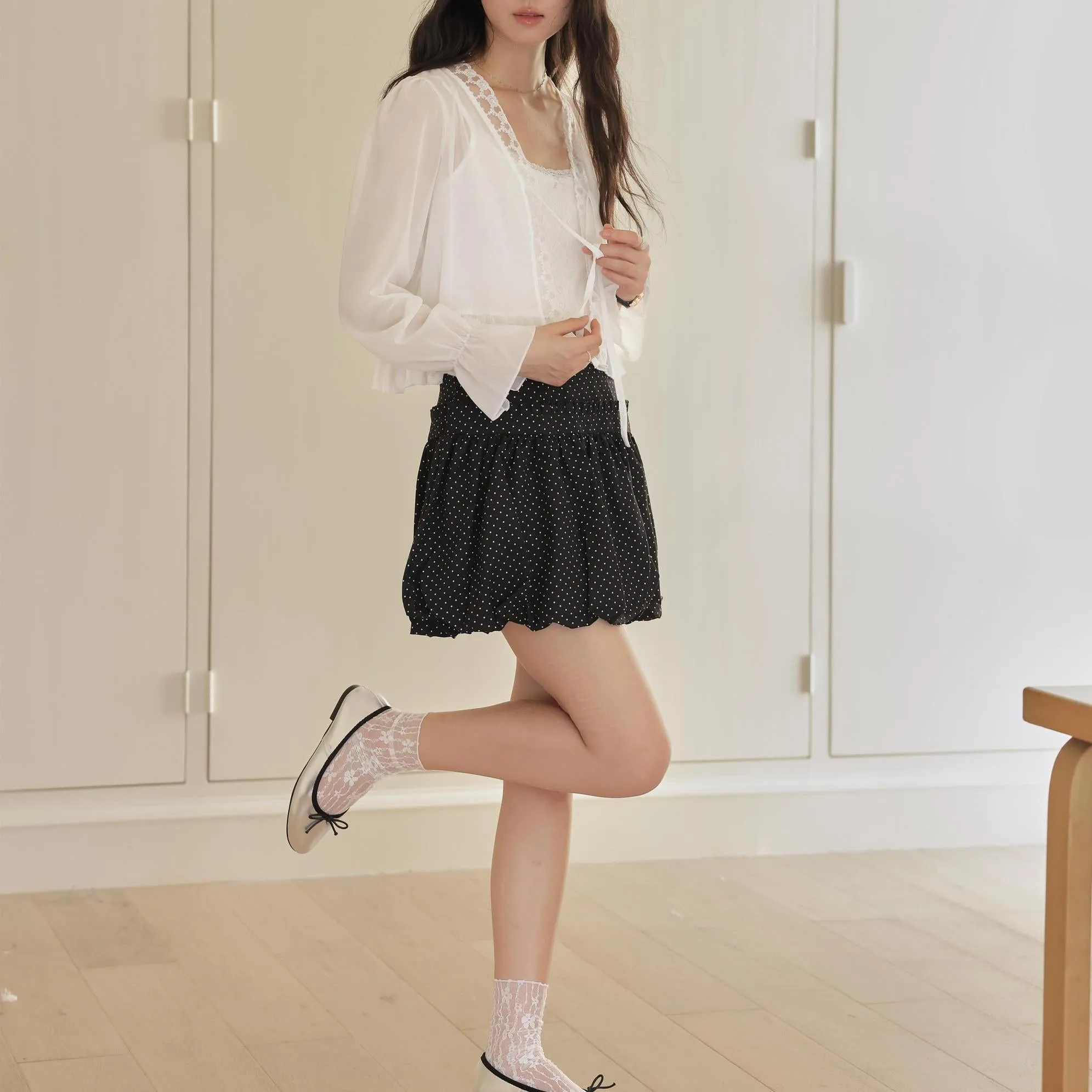 Sweet Cropped Blouse in Chiffon with Lace Trim and Versatile Style