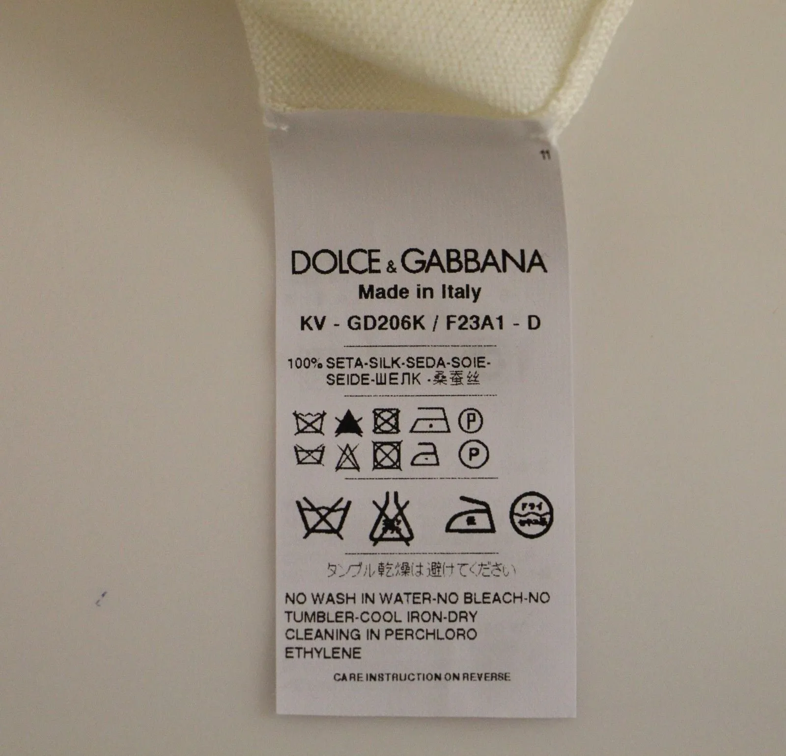 White Silk Logo V-neck Longarm Sweater Top